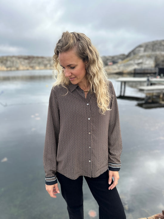 Onlveda Border Long Sleeve Shirt Black Border Chain