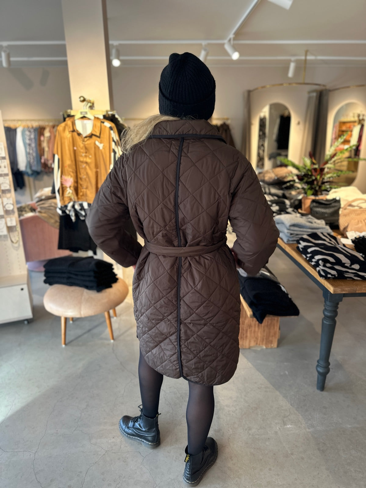 Pcemily Long Quilted Jacket Hot Fudge Black Bindings