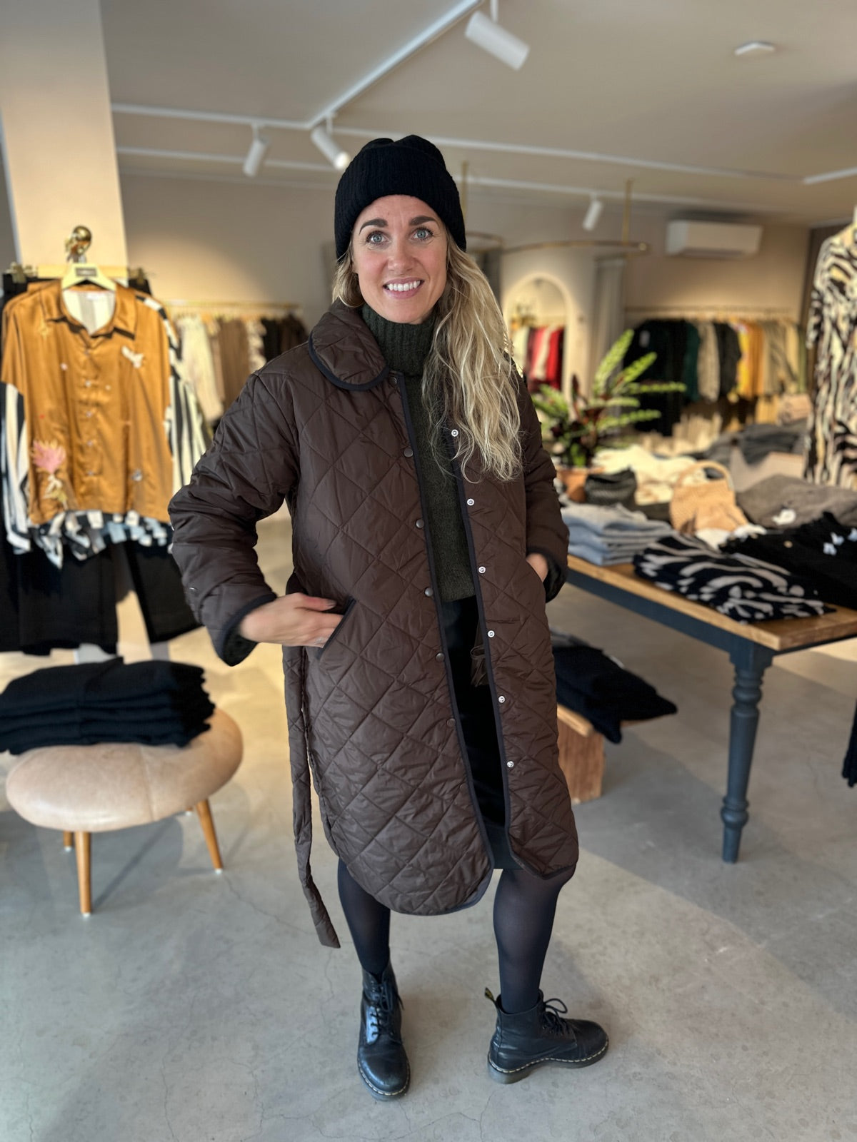 Pcemily Long Quilted Jacket Hot Fudge Black Bindings