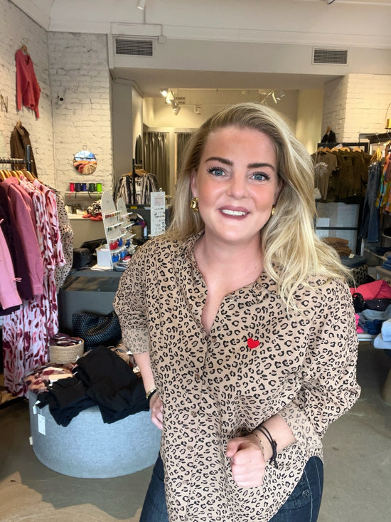 Pcjanna Long Sleeve Loose Shirt Greige Leopard W Red Emb Heart