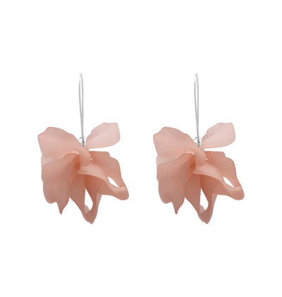 Petal Earrings Pink - BECCASIN STORE - Pink petal-shaped örhänge with delicate layered smycke design on silver hooks.