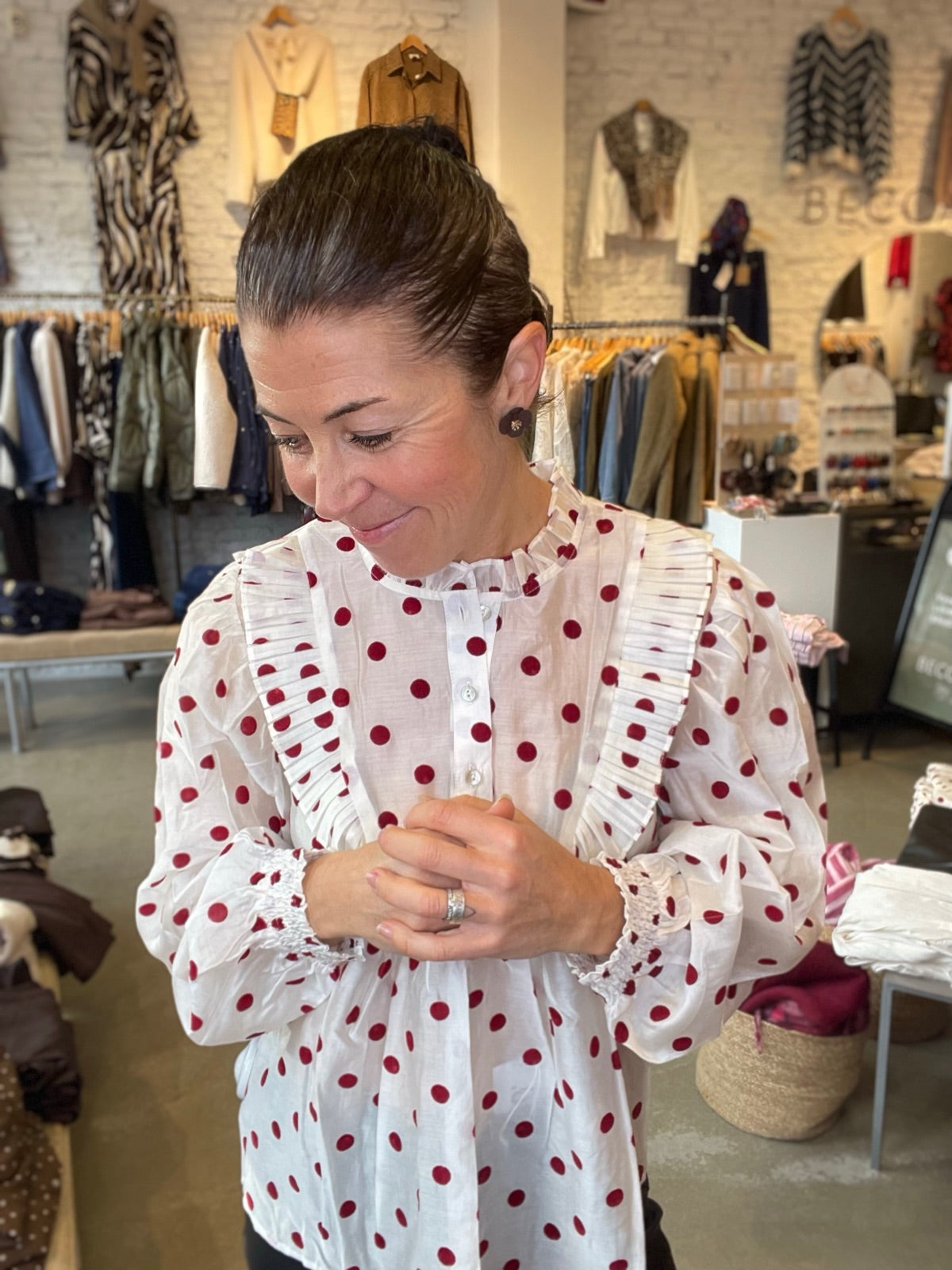 Silke Dot White W Bordaux Dot