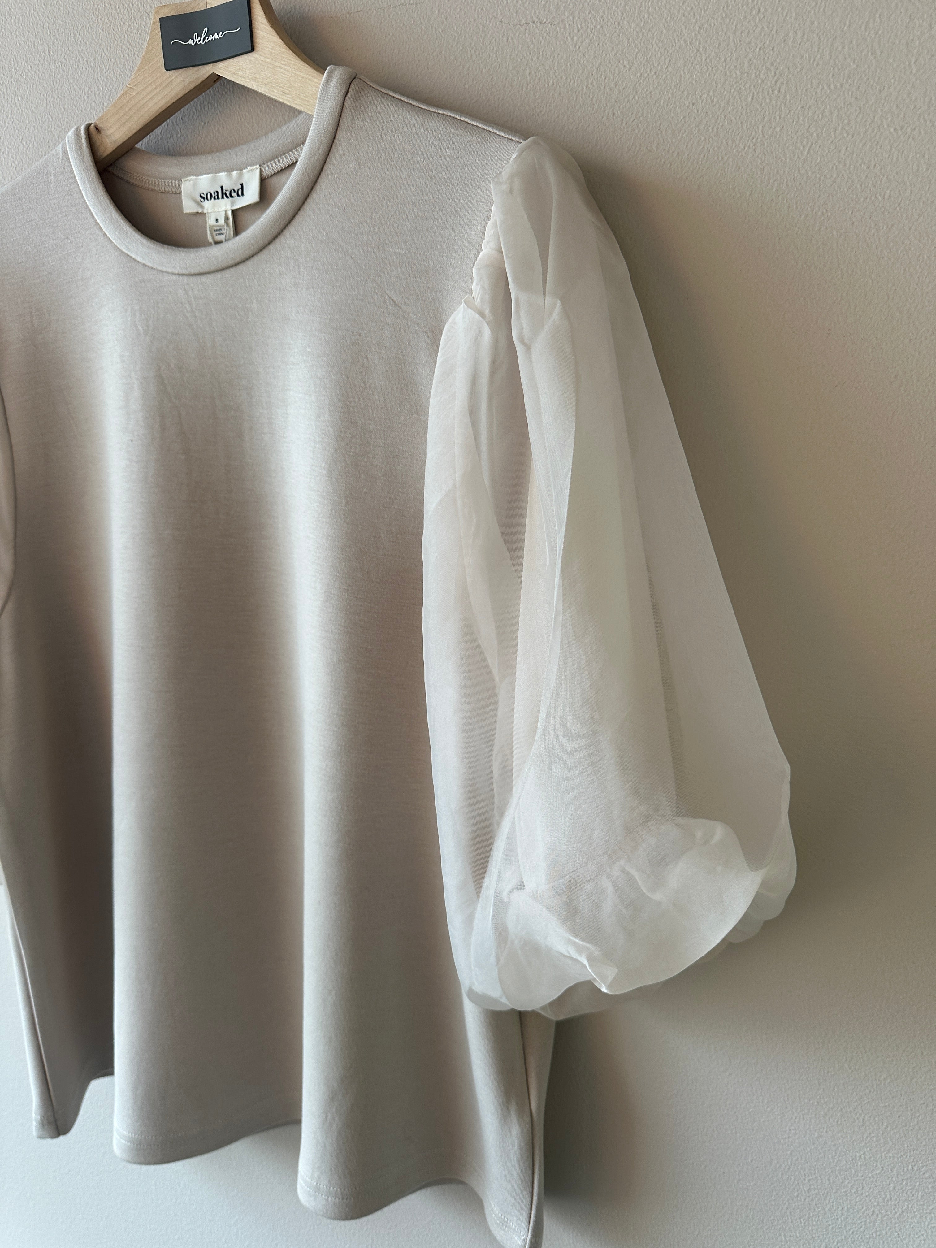 Slmarigold Puff Tee White Pepper. Vit beige tröja med puffärm av tyll. 