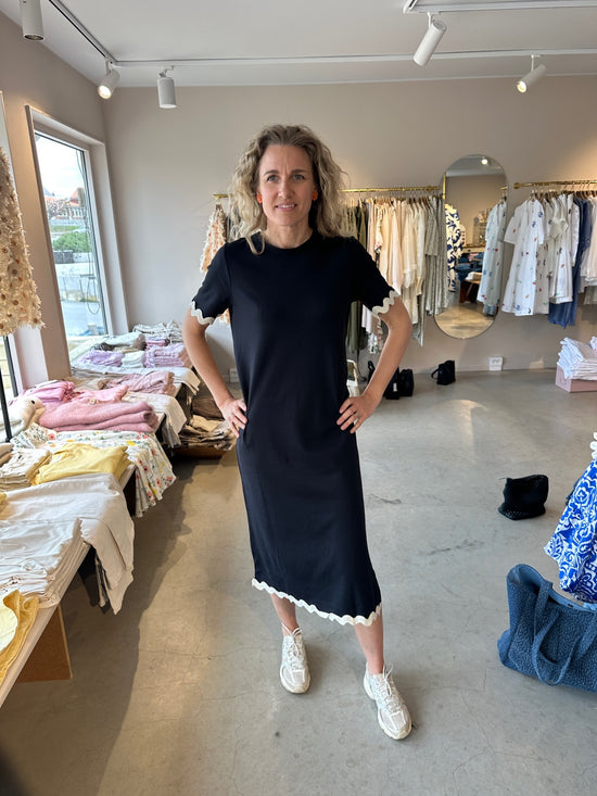 Vicalisa O Neck Short Sleeve Midi Dress Black Beauty Birch