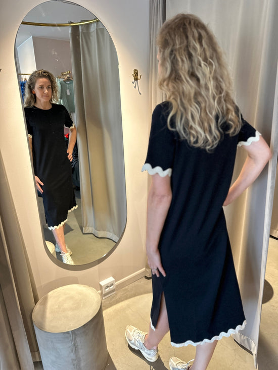 Vicalisa O Neck Short Sleeve Midi Dress Black Beauty Birch