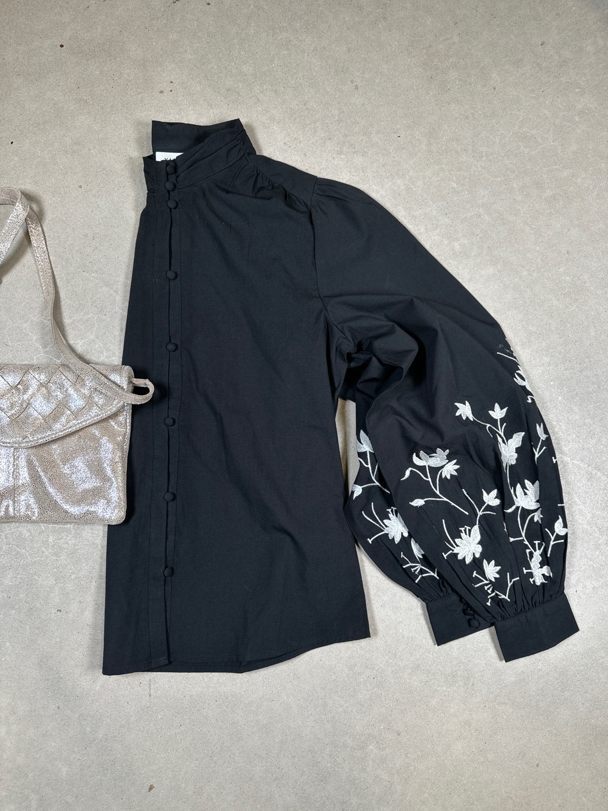 Vicaria Long Sleeve Embroidery Shirt Black White Sand