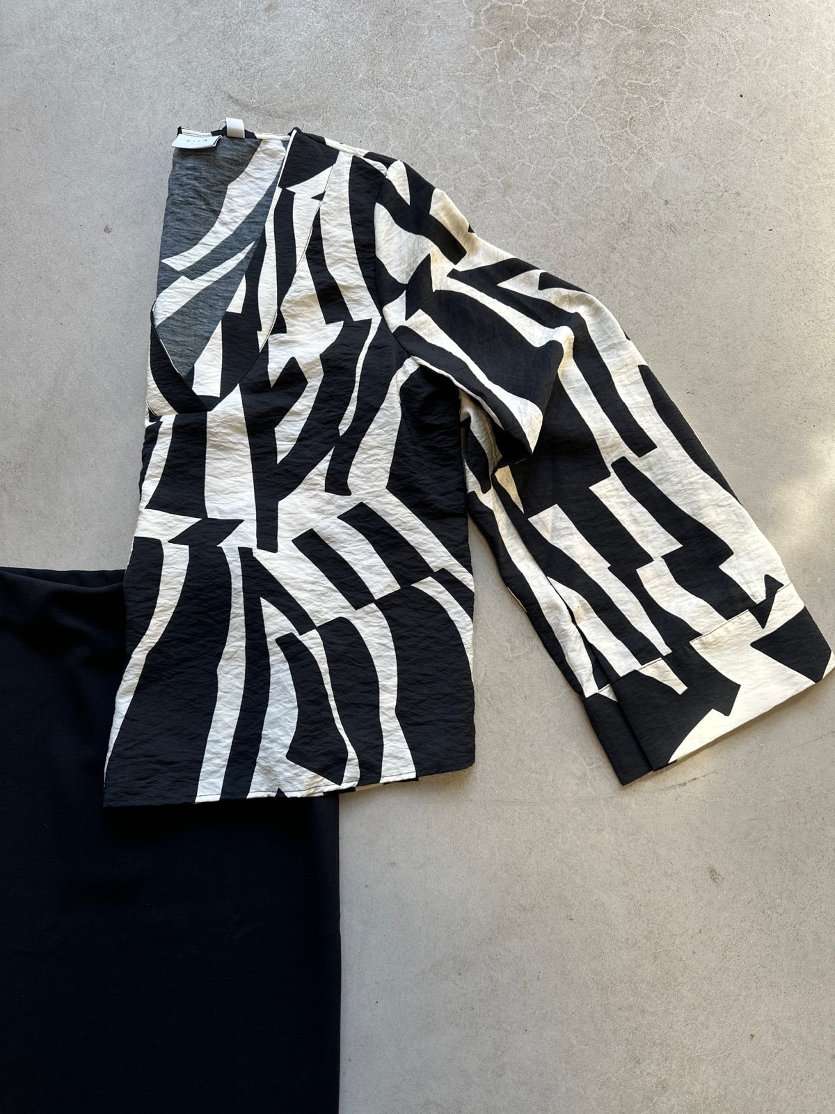 Vidogma Uma V Neck Long Sleeve Top Black Birch Uma