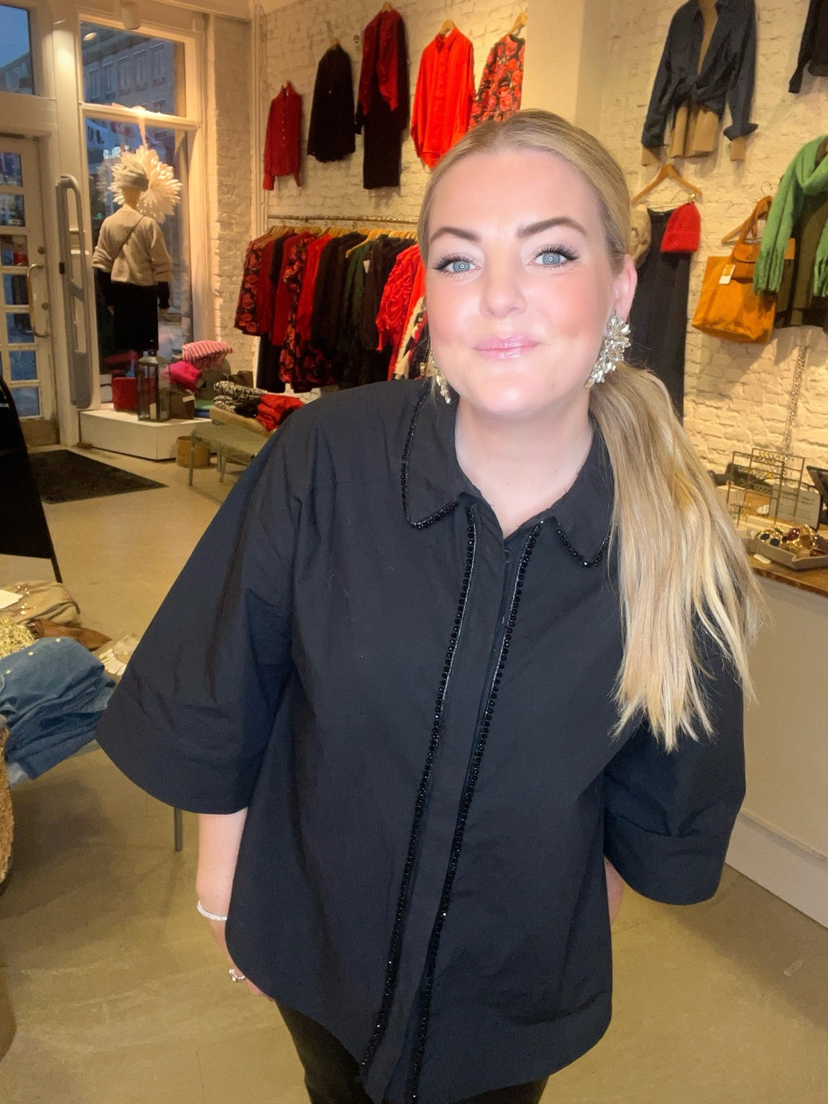 Vilara Loose Shirt Black