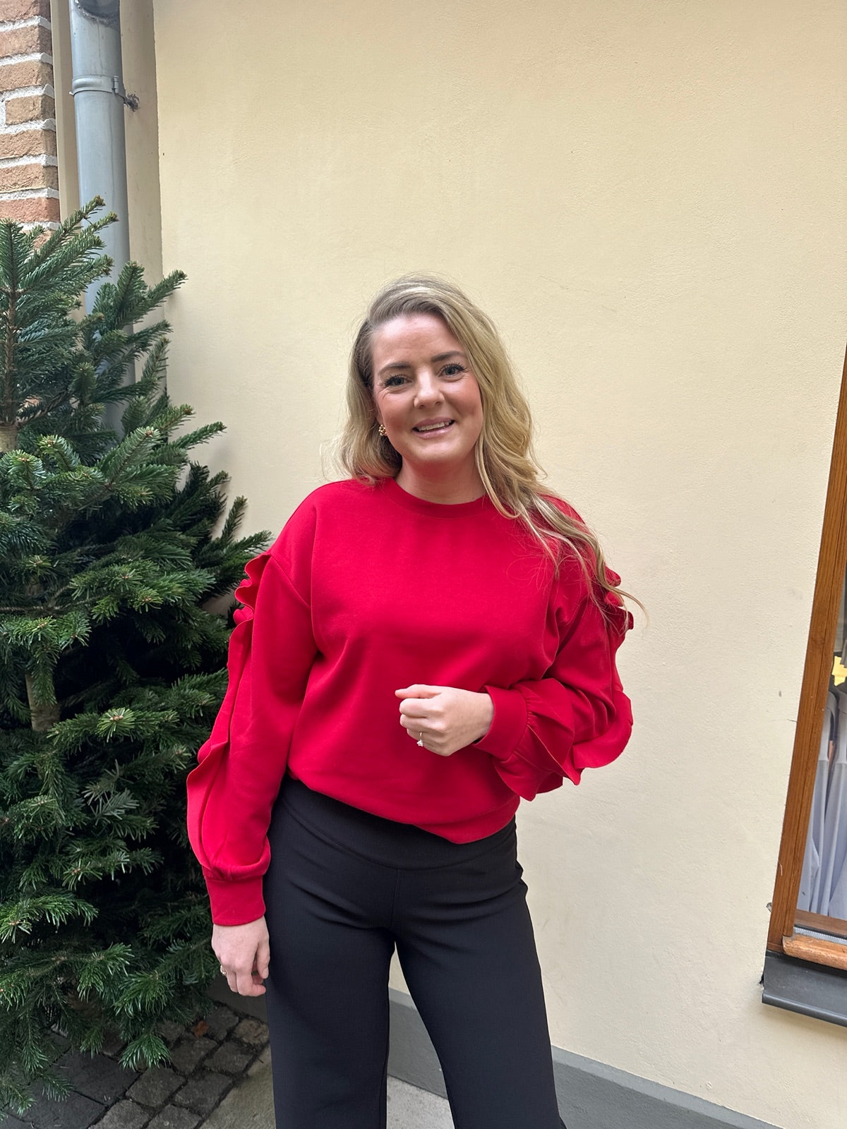 Vimentina Flounce O Neck Long Sleeve Top Jester Red