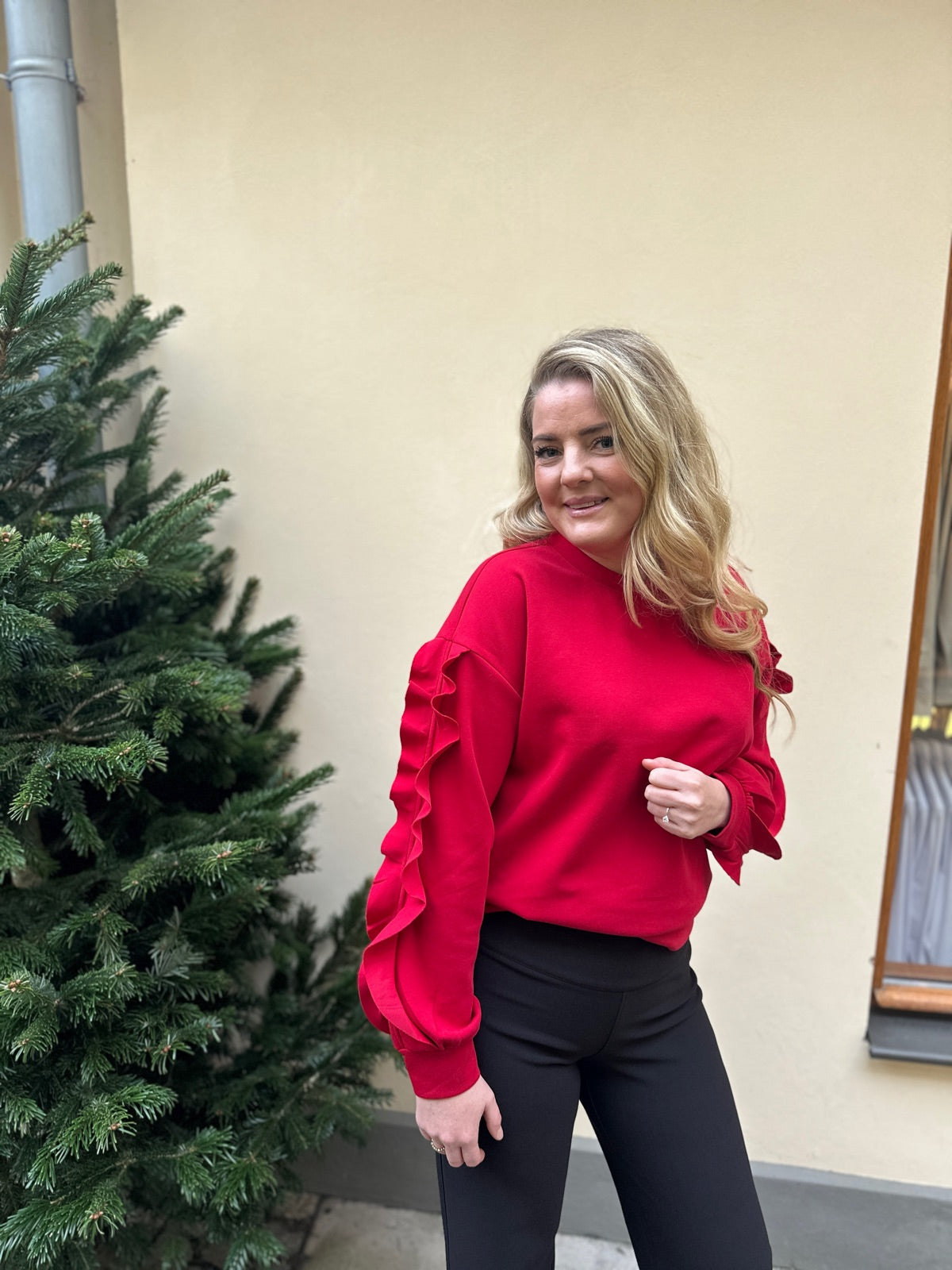 Vimentina Flounce O Neck Long Sleeve Top Jester Red