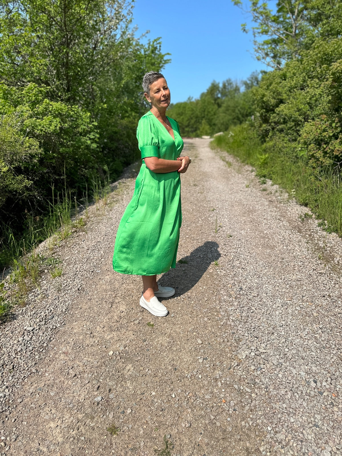 Vinaria Short Sleeve Wrap Midi Dress Green Bee