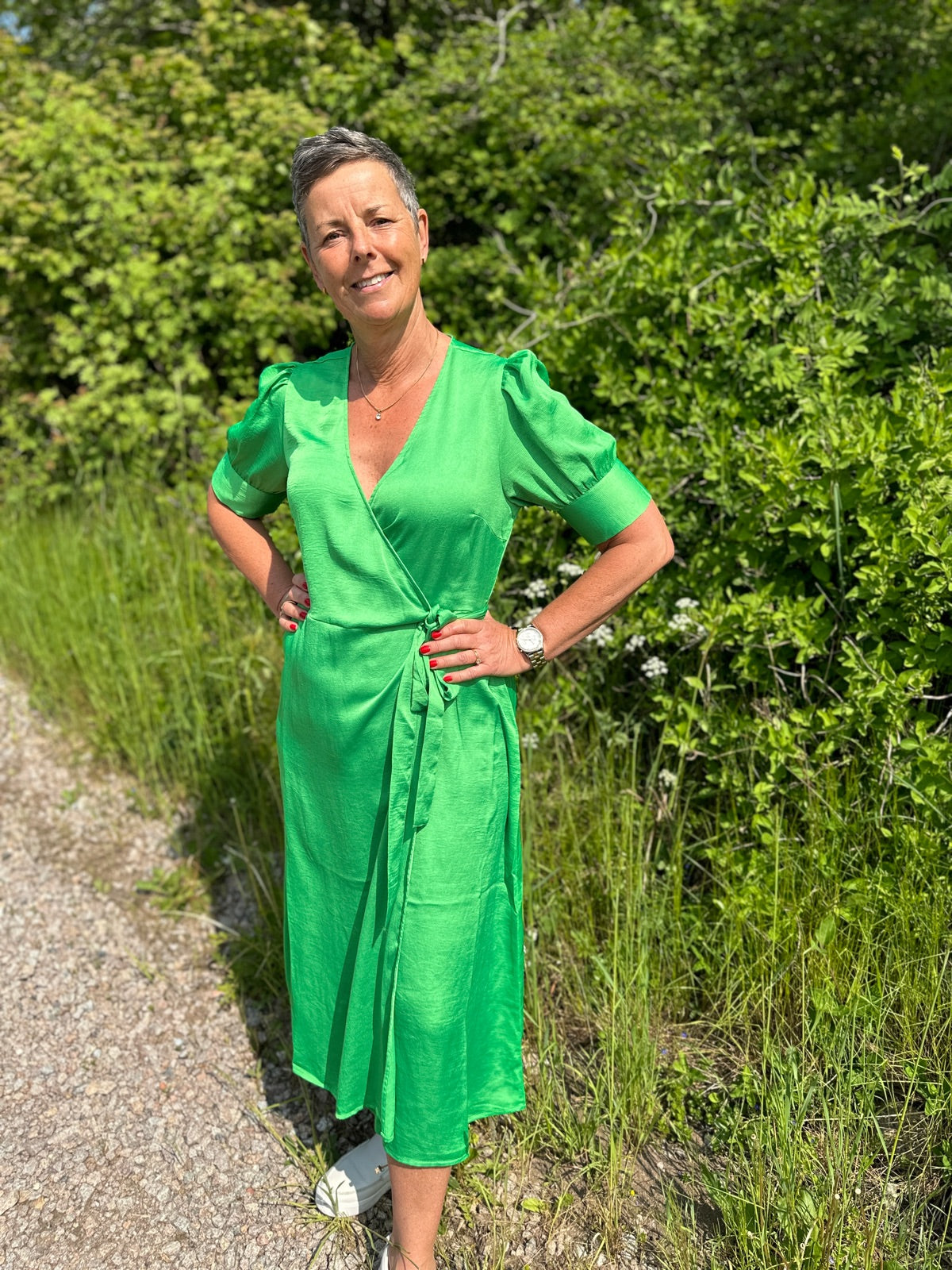 Vinaria Short Sleeve Wrap Midi Dress Green Bee