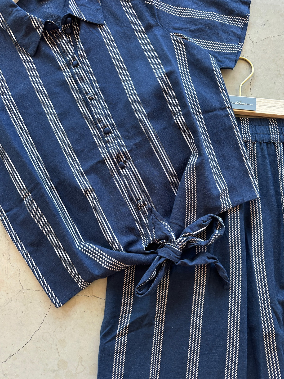 Viprisilla Print Short Sleeve Knot Shirt Navy Blazer Feather Gray