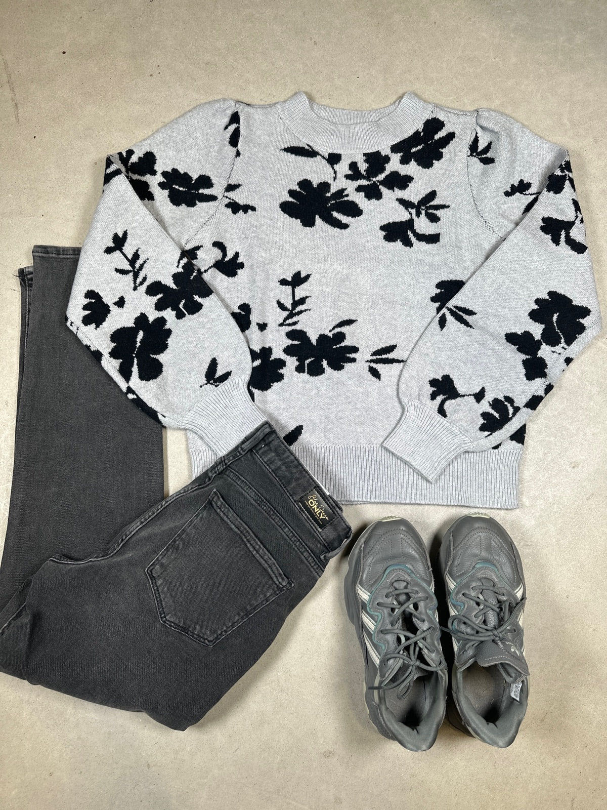 Viril Long Sleeve Jacquard Flower Knit Top Light Grey Melange