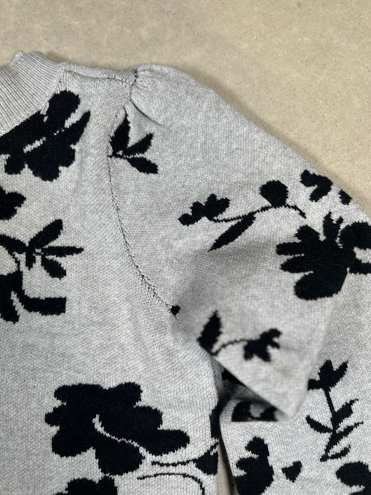 Viril Long Sleeve Jacquard Flower Knit Top Light Grey Melange