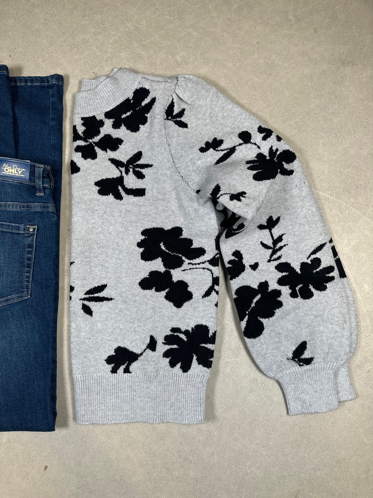 Viril Long Sleeve Jacquard Flower Knit Top Light Grey Melange