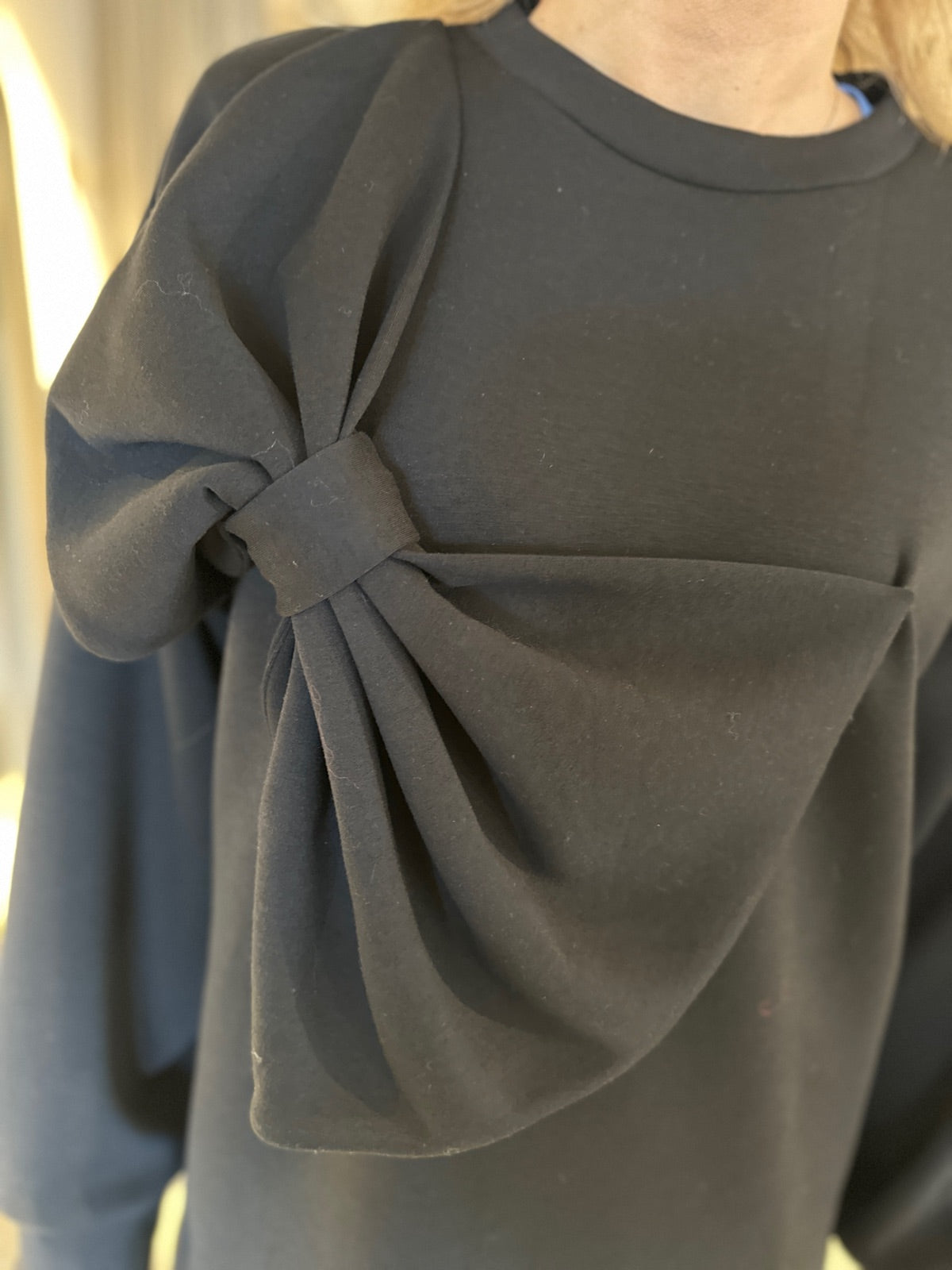 Visif Oversized Bow Sweat Black