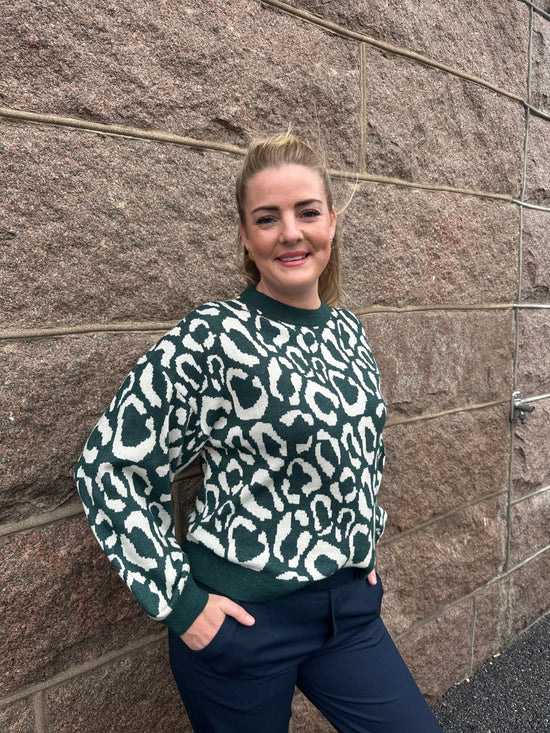 Vitip O Neck Long Sleeve Jacquard Knit Top Ponderosa Pine Birch Leo
