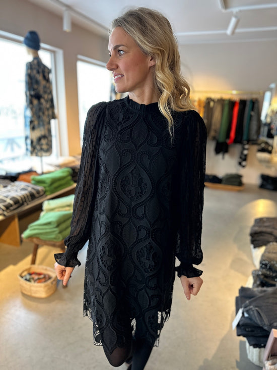 Yaslera Long Sleeve Dress Black