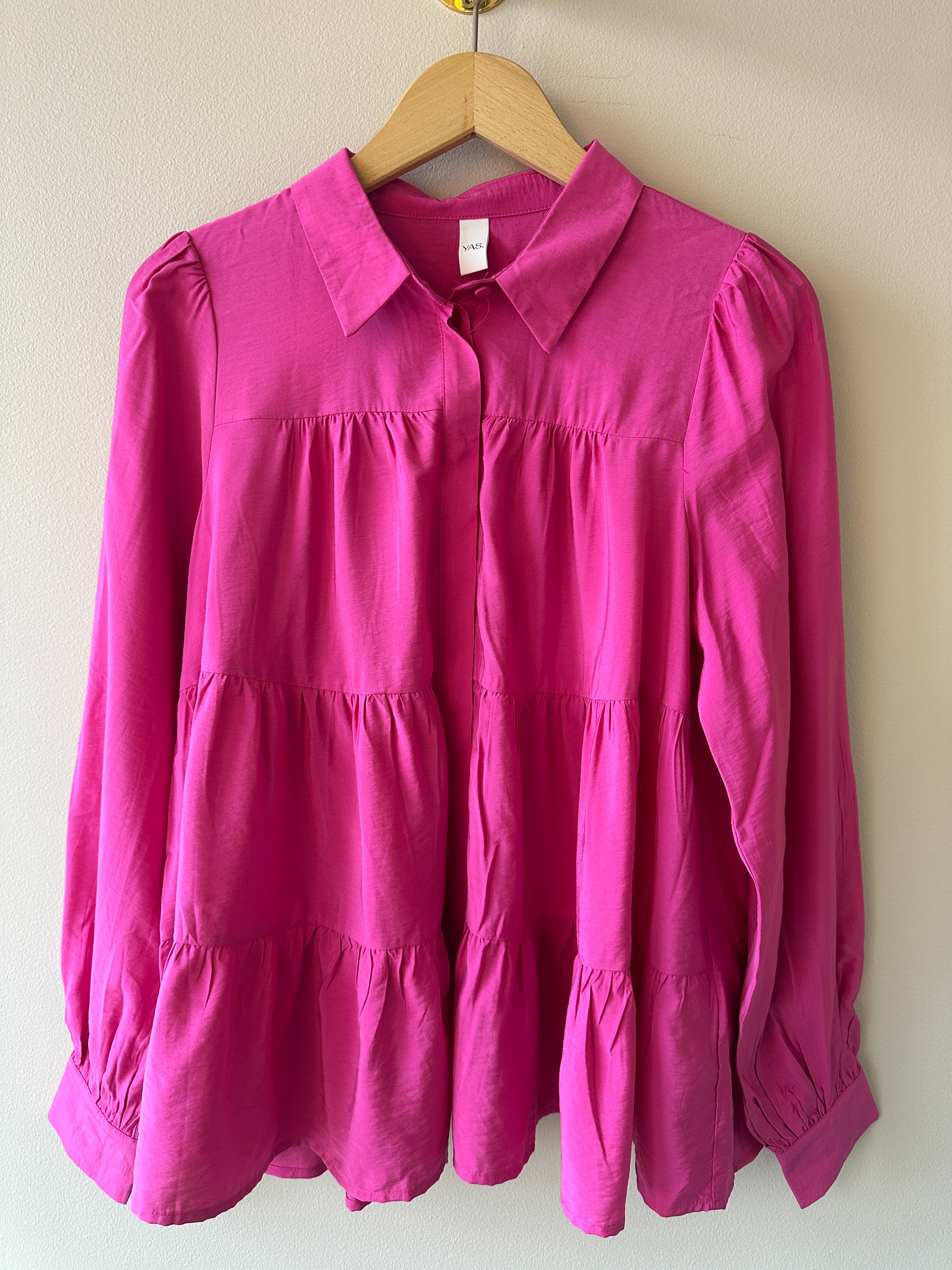 Yaspala Long Sleeve Shirt Rose Violet. Starkt rosa blus med långa ärmar. 