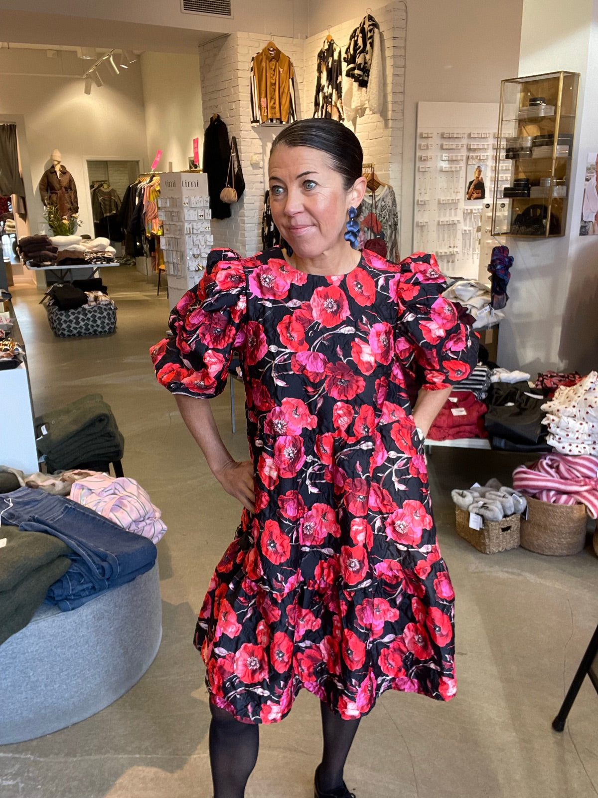 Yaspoppina Dress Show Black Poppina Aop