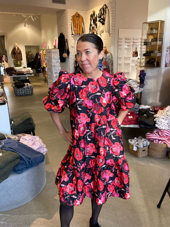 Yaspoppina Dress Show Black Poppina Aop