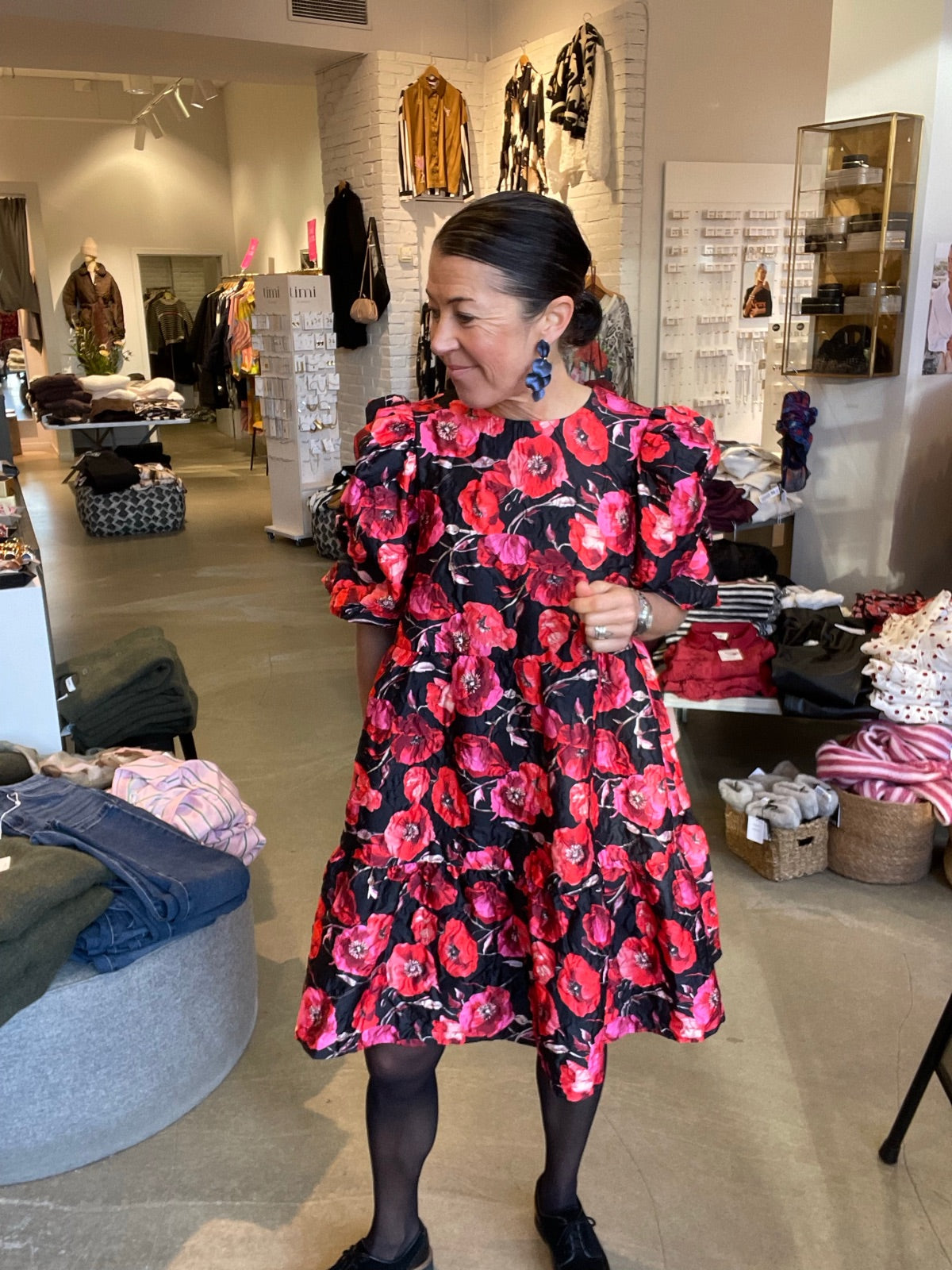 Yaspoppina Dress Show Black Poppina Aop