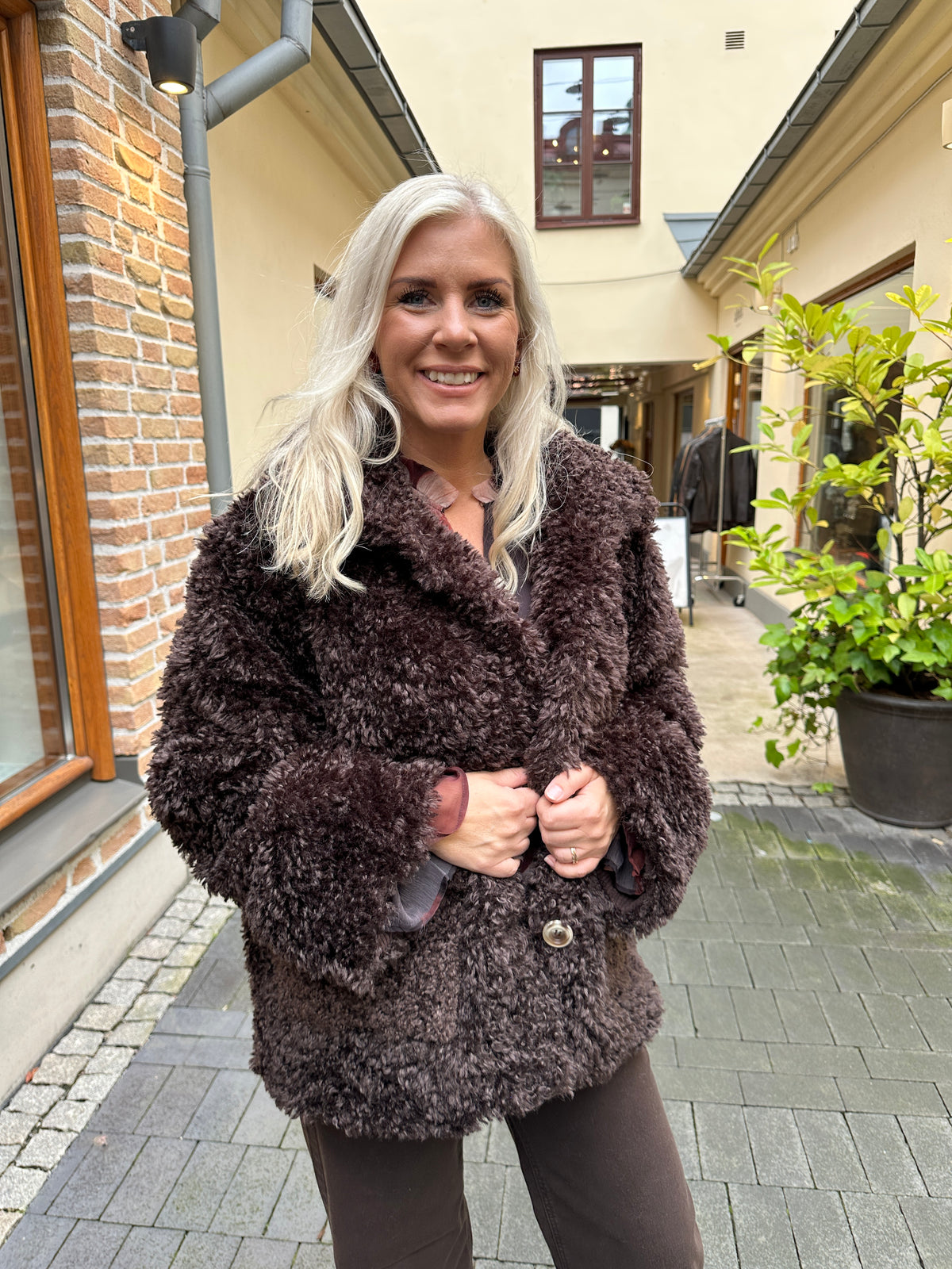 Yasrevita Long Sleeve Furry Jacket Coffee Bean