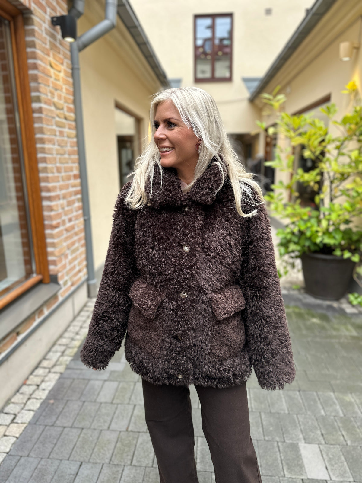 Yasrevita Long Sleeve Furry Jacket Coffee Bean