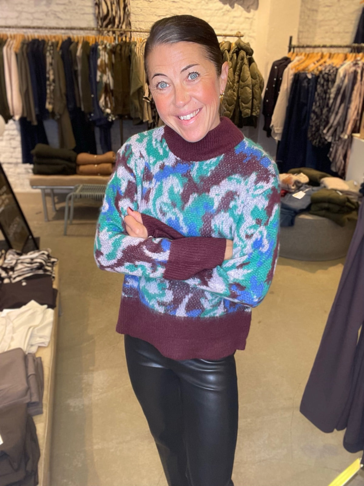 Yastorio Long Sleeve Knit Pullover Port Royale Rivu Print