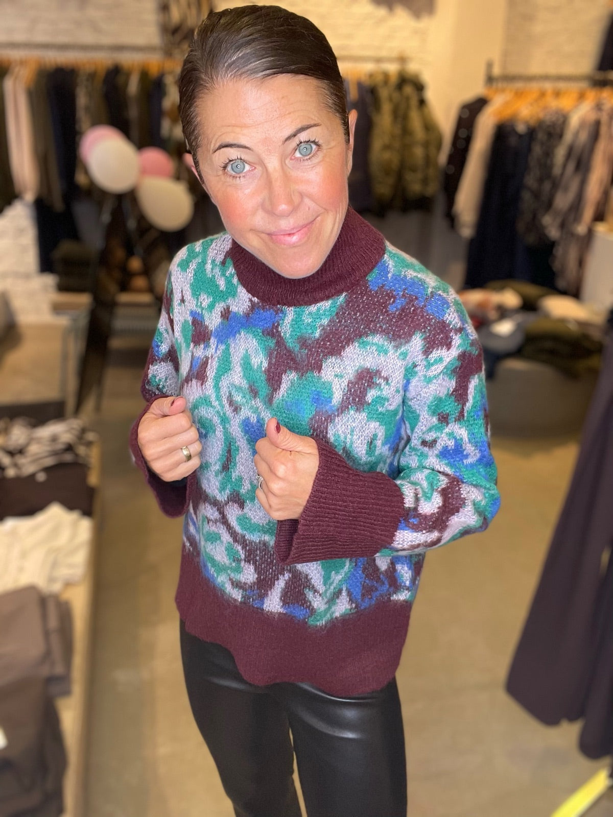 Yastorio Long Sleeve Knit Pullover Port Royale Rivu Print