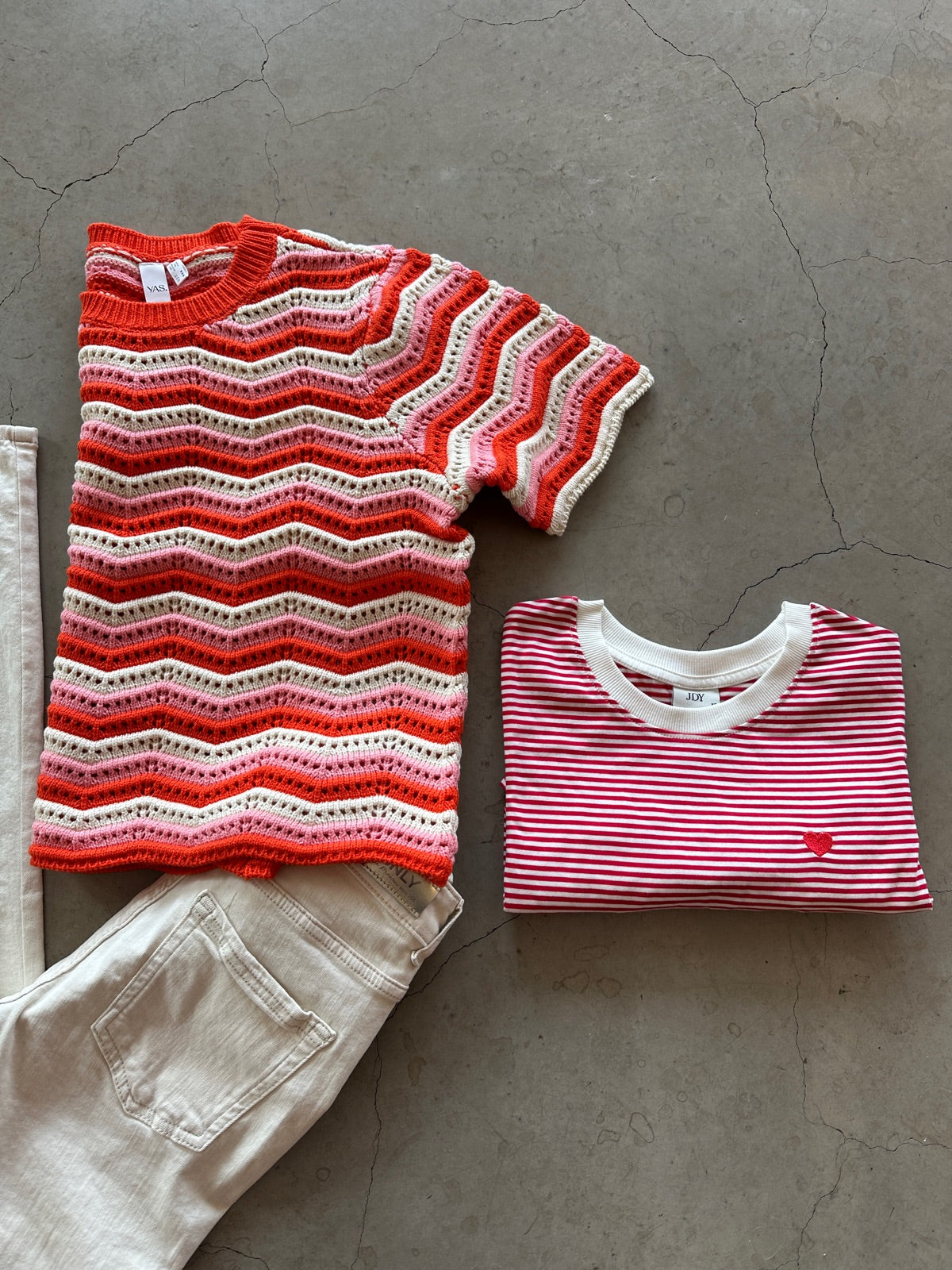 Yastrio Short Sleeve Knit Pullover Birch Dianthus Cherry Tomato