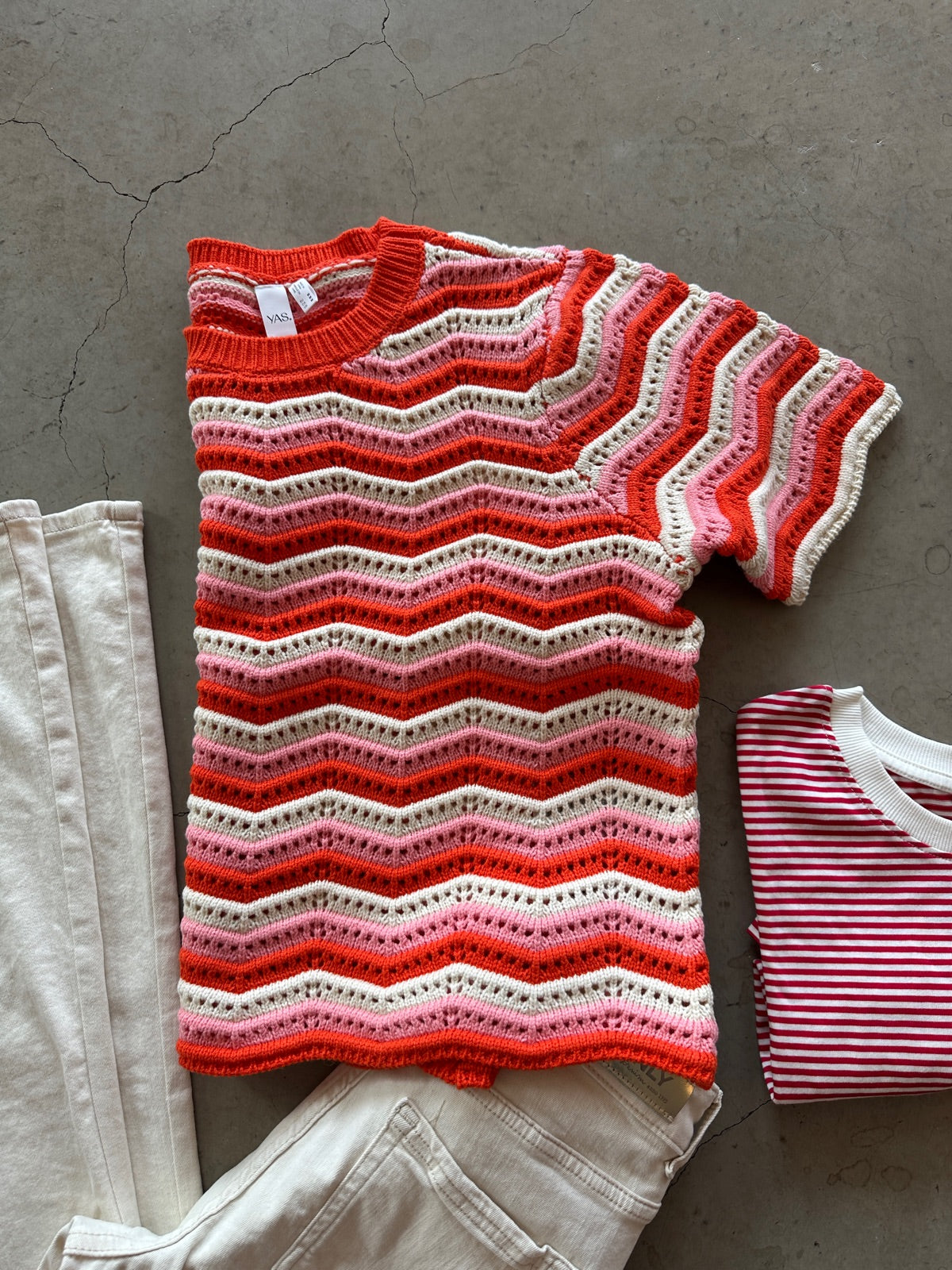 Yastrio Short Sleeve Knit Pullover Birch Dianthus Cherry Tomato