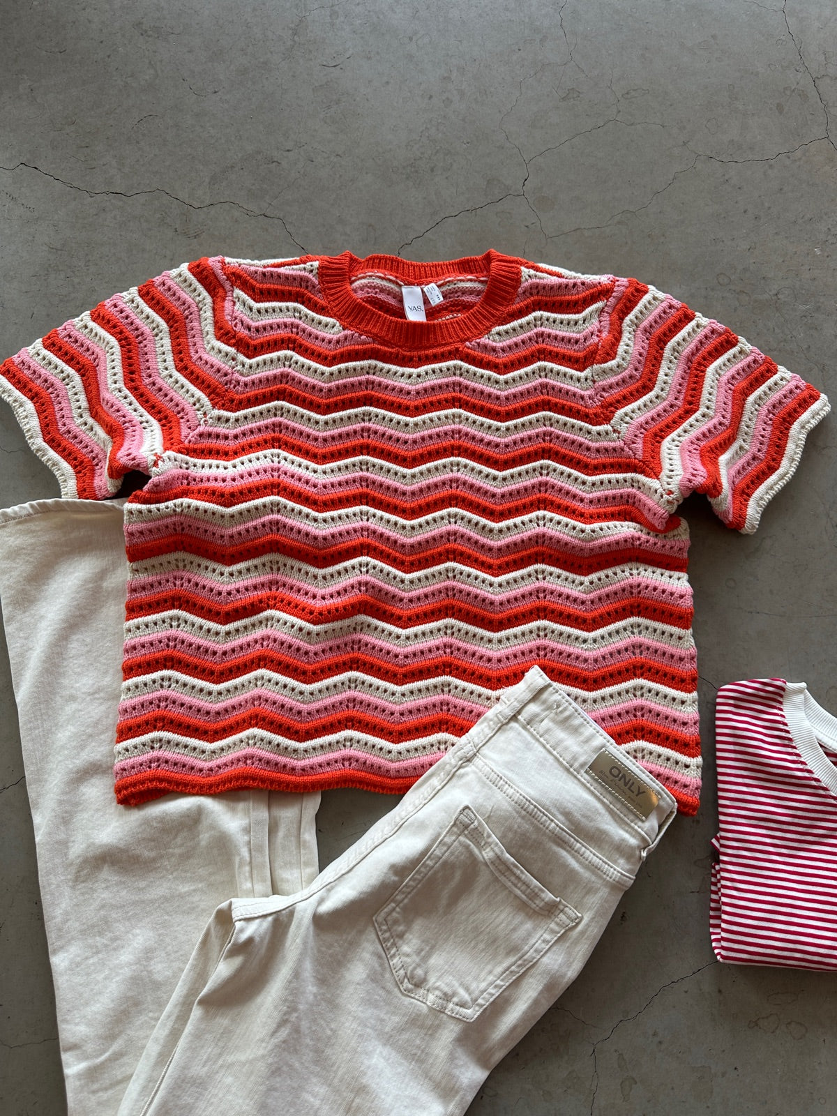 Yastrio Short Sleeve Knit Pullover Birch Dianthus Cherry Tomato
