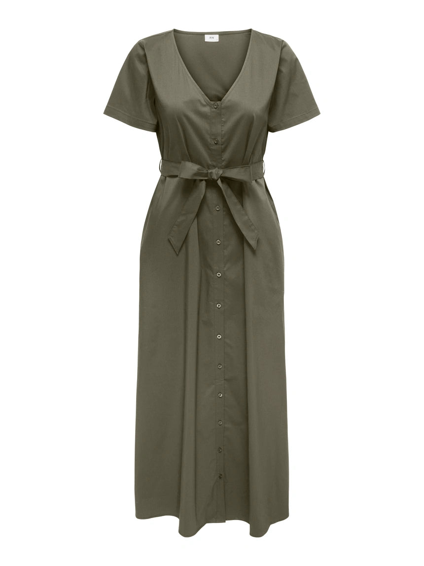 V-ringad i maxilängd med knäppning hela vägen ned.