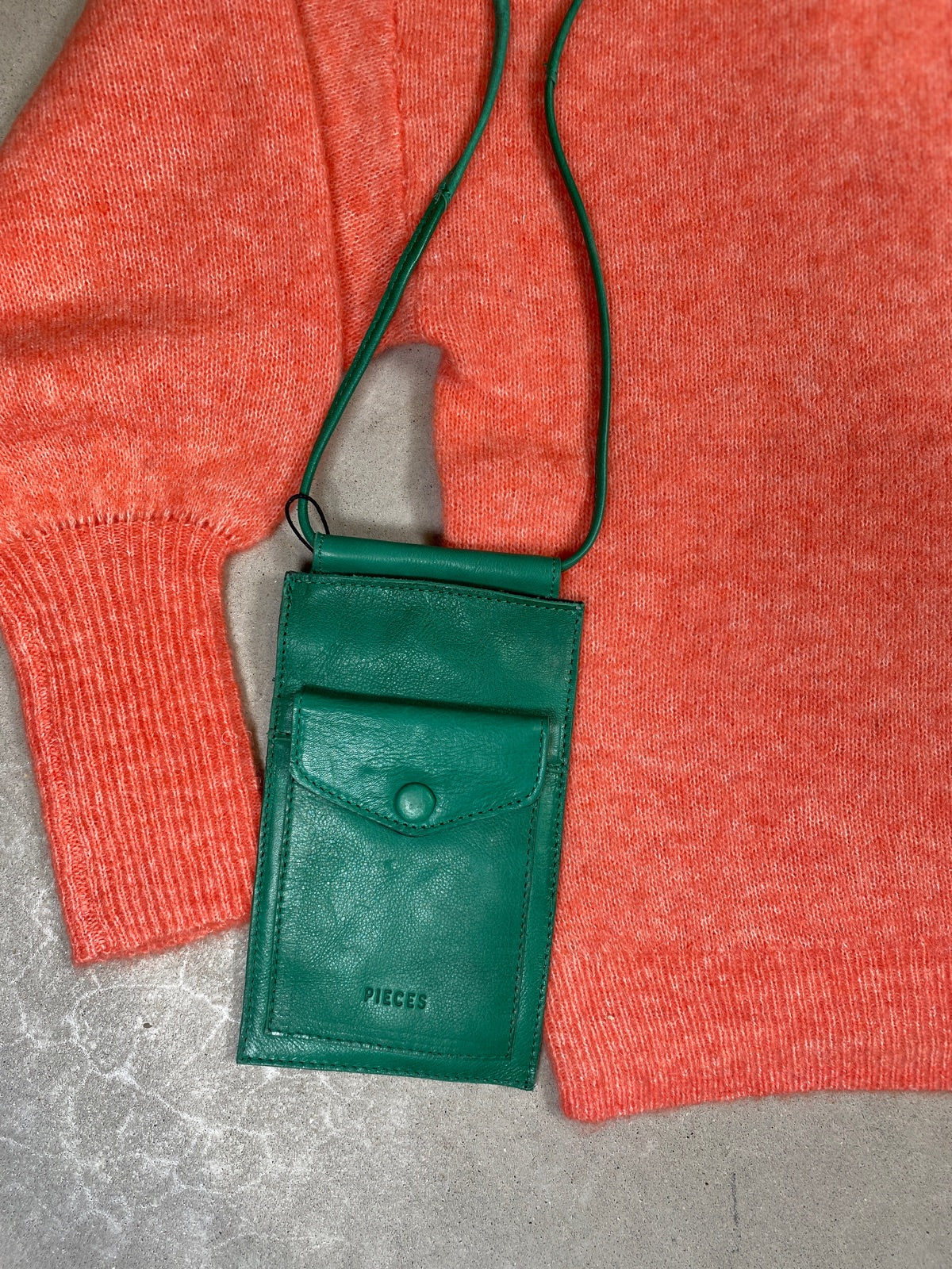 Pckani Leather Phone Bag Pepper Green