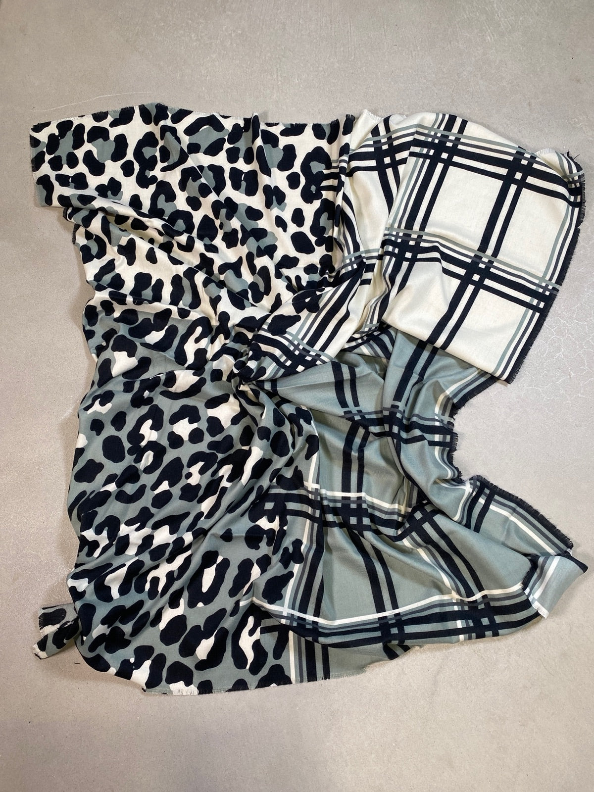 Pcnetia Square Scarf